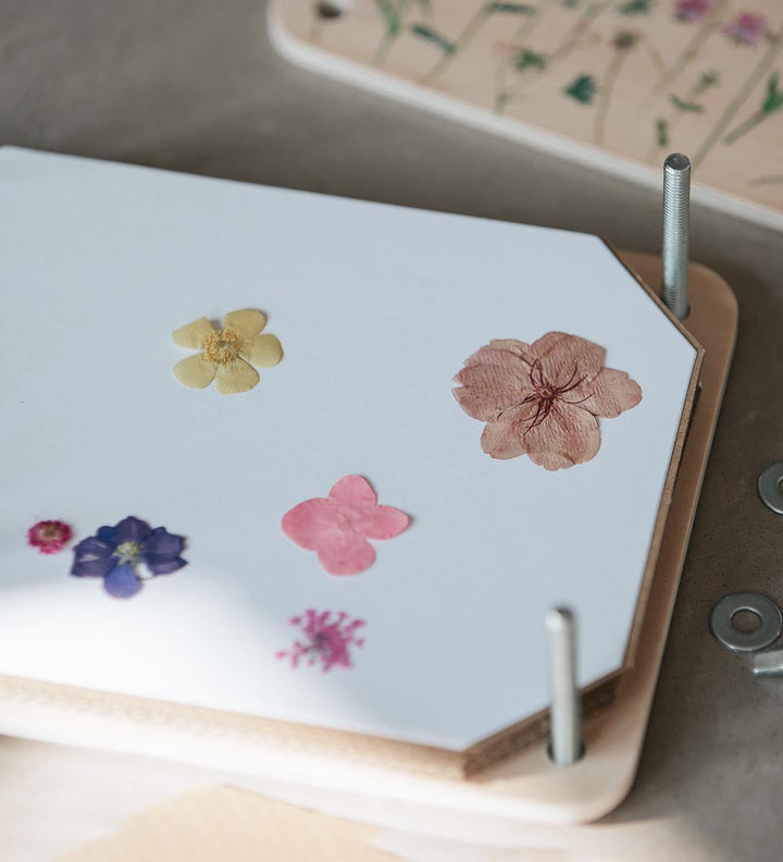 MamaMemo Insect Wooden Flower Press