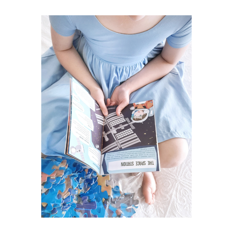 Sassi Travel, Learn and Explore - Puzzle and Book Set - Space, 205 pcs