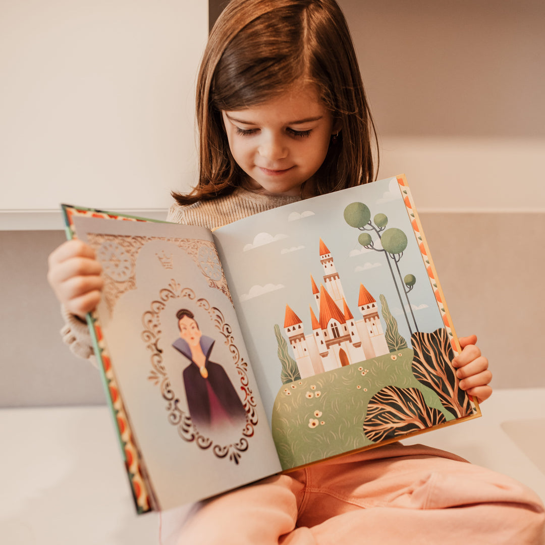 Sassi - Die-Cut, Fairy Tale Book - Snow White
