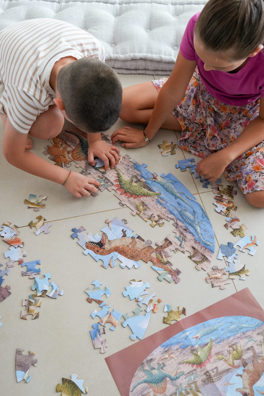 Sassi Glow-in-the-Dark Night &amp; Day Puzzle &amp; Book Set - Dinosaurs