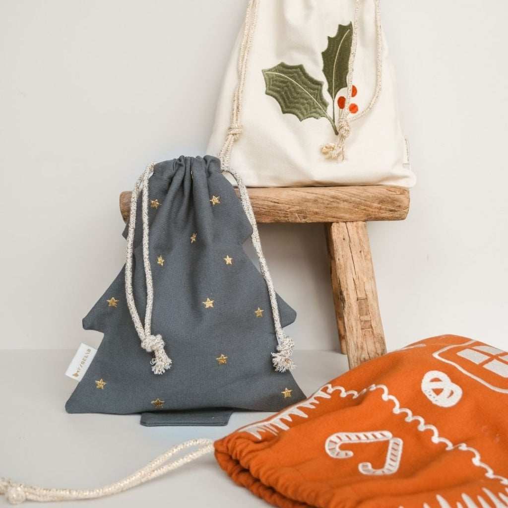 Fabelab Christmas - Gift Bag Holly embroidery Natural, 34 cm