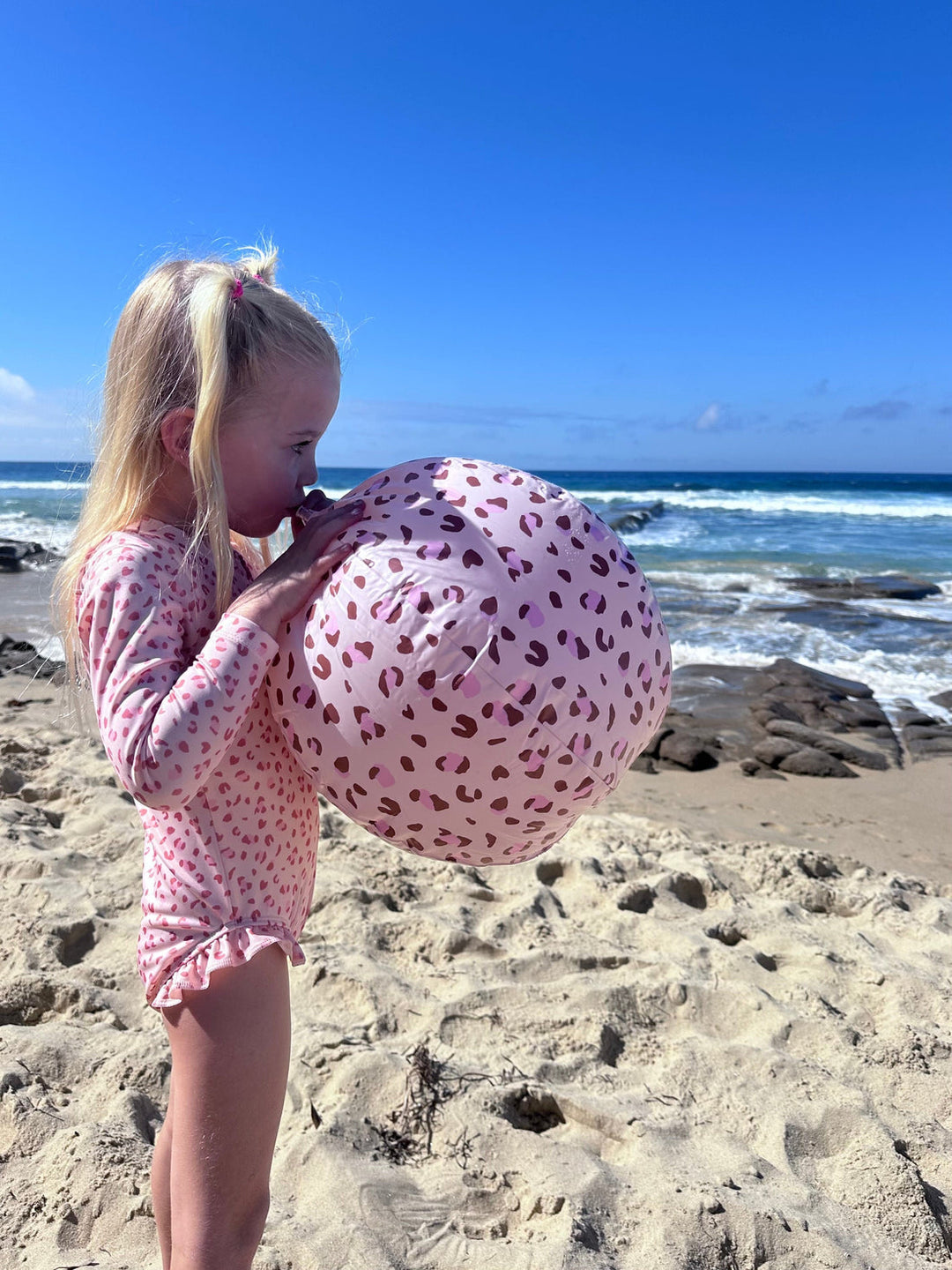Swim Essentials Inflatable Beach Ball - Old Pink Leopard, 51 cm
